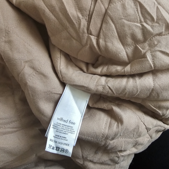 Aritzia Wilfred Free Lyon Jacket. Size 3 - Picture 9 of 11